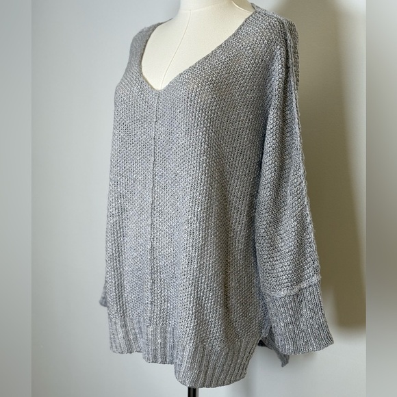 NWT La Miel Soft Gray Knit Oversized Sweater V-Neck Women’s Size Small/Medium - Picture 2 of 7